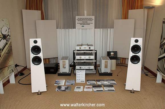 Accustic Arts reference electronics, Totem Element Metal speakers, Symposium (Isis rack, Ultra platforms and Rollerblocks), room acoustic tuning by Zalan Schuster with GIK Acoustic elements, PS Audio