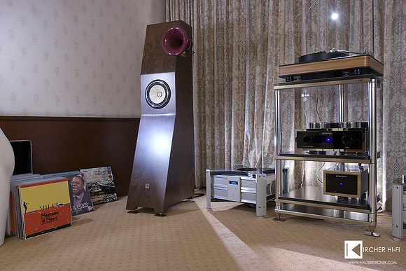 What do you need for an impressive performance? Records, Music!