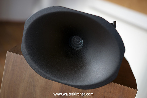 Blumenhofer Acoustics showroom: mid-high horn of Genuin FS2 with its 1,4” compression driver