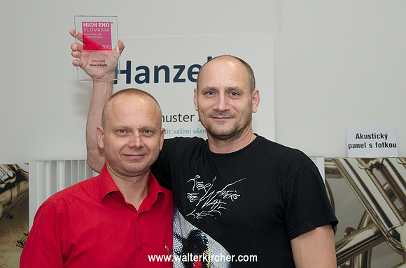 High End Slovakian employee presents Milan Hanzel the Award "Excellent sound at the High End Slovakia 2013"!
