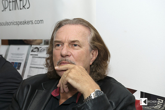 Hans Theessink enjoying our big Accustic Arts / SoulSonic setup?