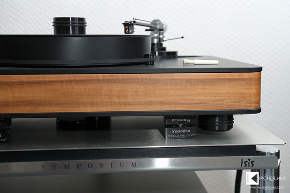 Symposium Acoustics rack and Rollerblocks as perfect base for top turntables