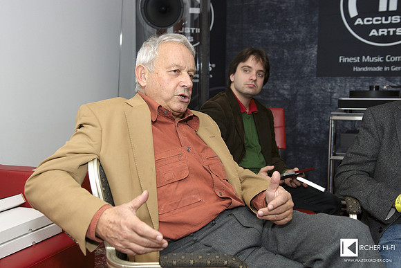 Viennese  composer Meinhard Rüdenauer talking to the group