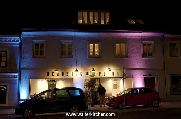 Acoustic Point hifi shop in Klagenfurt - night view