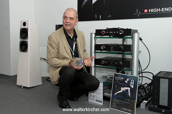 Matthias Boede (STEREO magazine) posing with a STEREO test compact disc