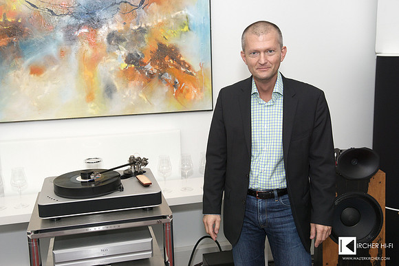 The Big Setup in Sambs Hifi shop - A nice visitor took a picture of me.