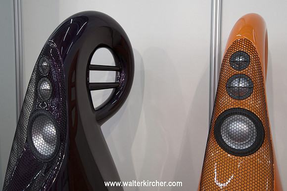 HIGH END 2014: Vivid Audio loudspeakers booth - i like the design, like friendly aliens - Giya G3 in Monarch, Giya G4 in Electric Orangealiens