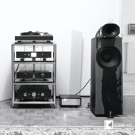 Dr. Feickert Analogue Blackbird + Reed 3P + Lyra Kleos, Accustic Arts: STREAMER ES, TUBE DAC II MK2, POWER I MK3; Blumenhofer Acoustics Genuin FS2, Symposium Acoustics ISIS rack + Rollerblocks