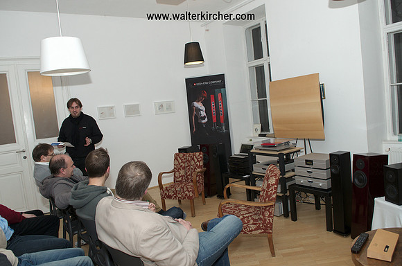 Michael Holzinger, chief editor of Sempre Audio webmagazine, talking to the audience