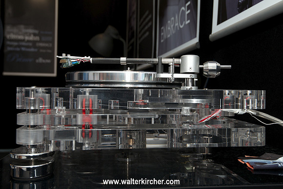 HIGH END 2014: Vertere Reference Groove turntable with brandnew SG-1 tonearm - designed by Touraj Moghaddam (founder of Roksan)