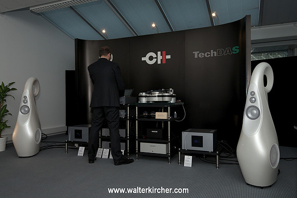 HIGH END 2014: Swiss CH Precision audio electronics, TechDas turntable driving Vivid Audio Giya G2 speakers