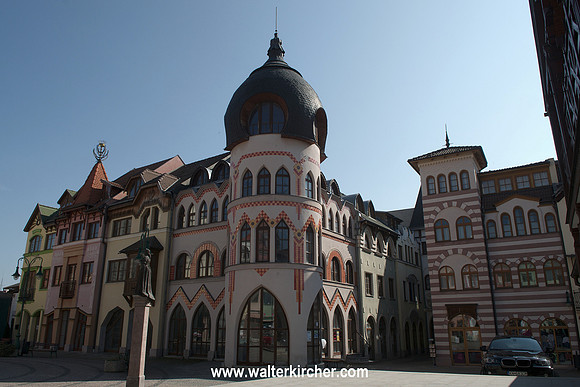 Hanzelaudio, Komarno: Komarno downtown, Courtyard of Europe