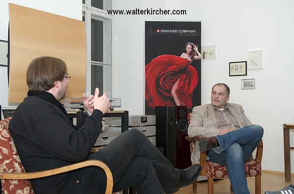 Michael Holzinger and Jürgen Weber-Rom discussing the theme of the evening: how much Hifi is needed...