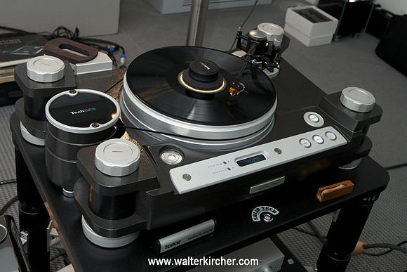 HIGH END 2014: TechDAS Air Force turntable