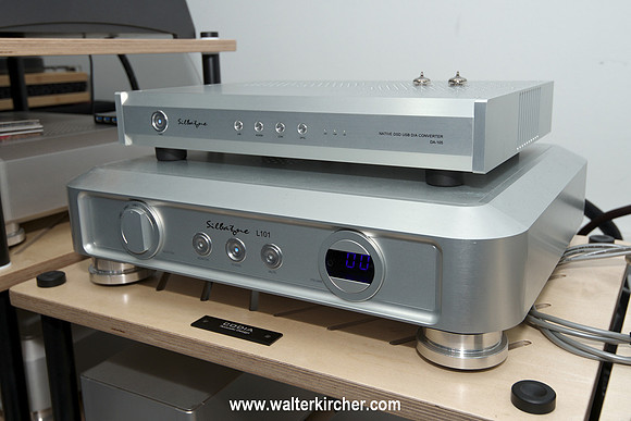 HIGH END 2014: Silbatone Acoustics DA105 native DSD USB DA-converter and L-101 line amplifier with WE 262B triode