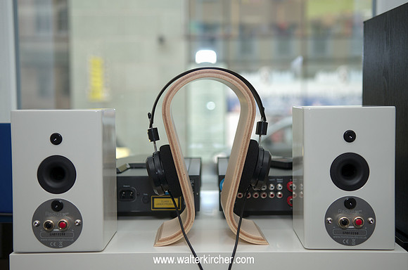 window view in Sambs Hifi shop in Linz