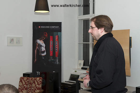 Michael Holzinger, chief editor of Sempre Audio webmagazine, talking to the audience